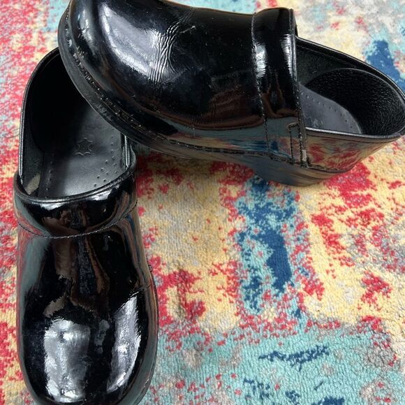 Dansko Womens Black Patent Clogs Size 38 W8 - Picture 1 of 7